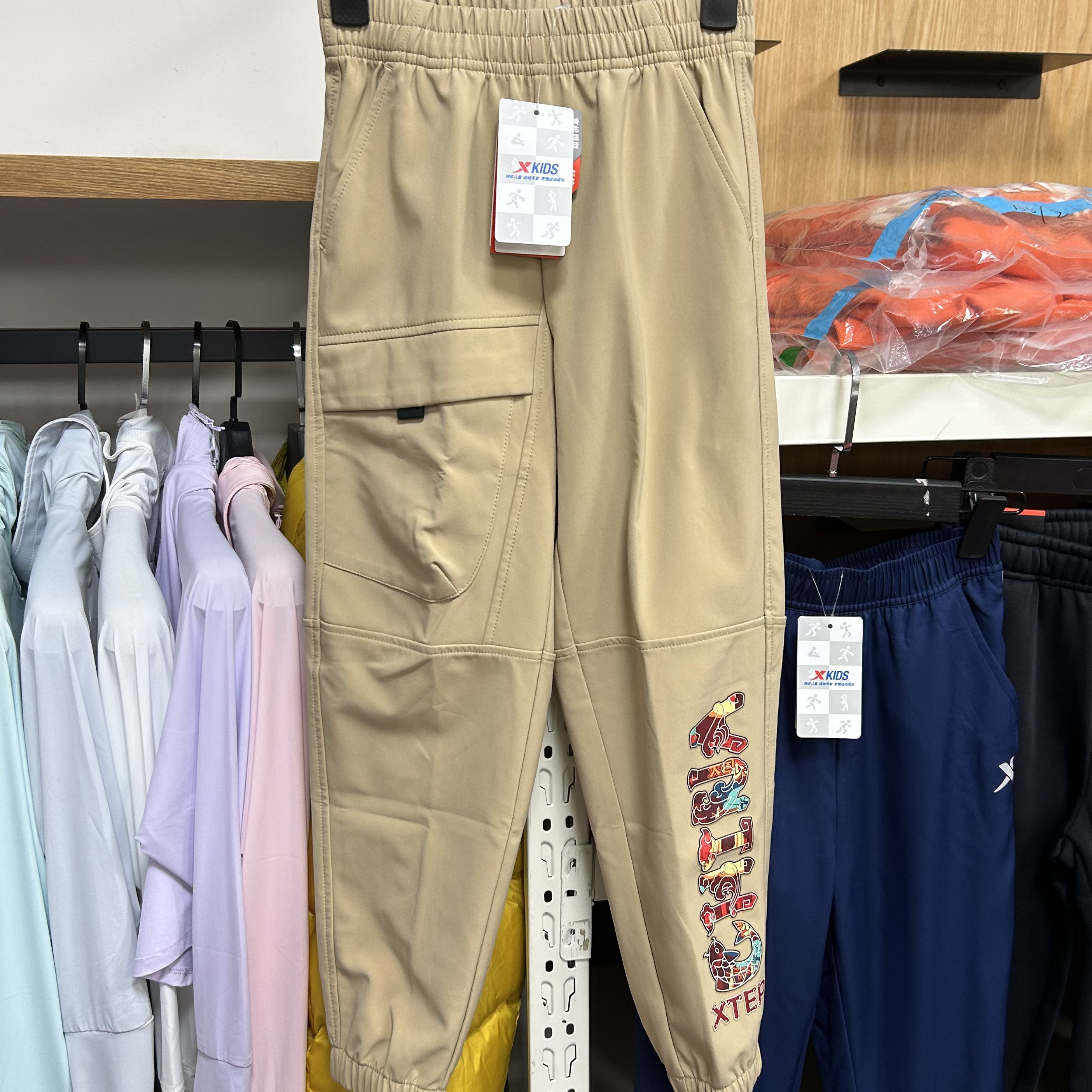 特步儿童经典百搭工装裤664327-2