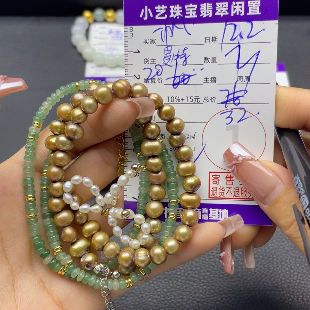 ****:淡水珍珠合金颈饰吊坠