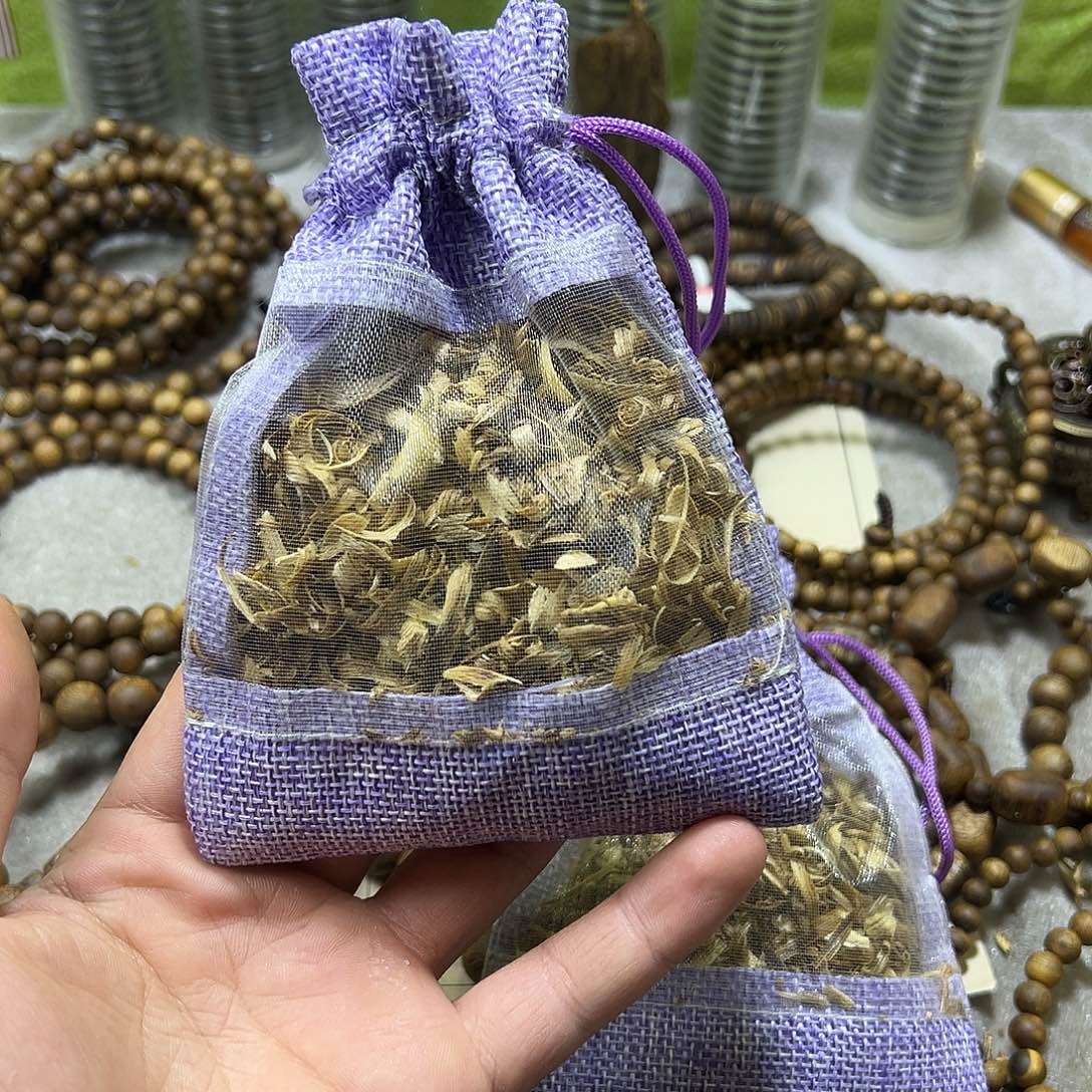 沉香沉香碎屑勾丝香囊1个