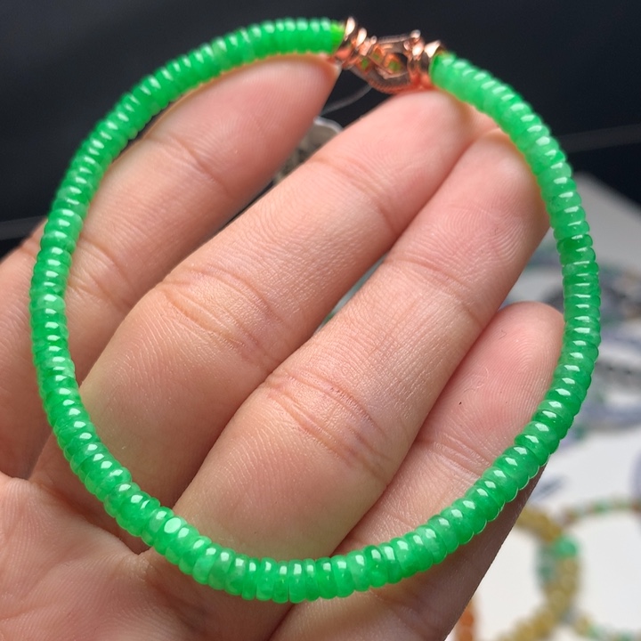 翡翠手镯未镶嵌卡