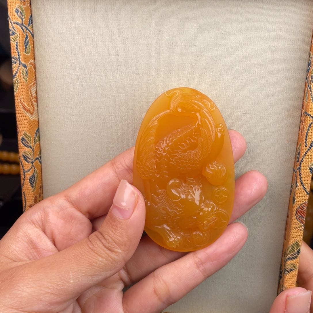 石英质玉（缅黄）手串未镶嵌哪**狗