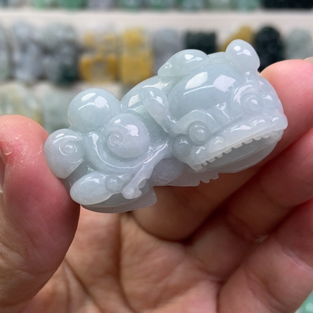 翡翠吊坠(赠链)未镶嵌