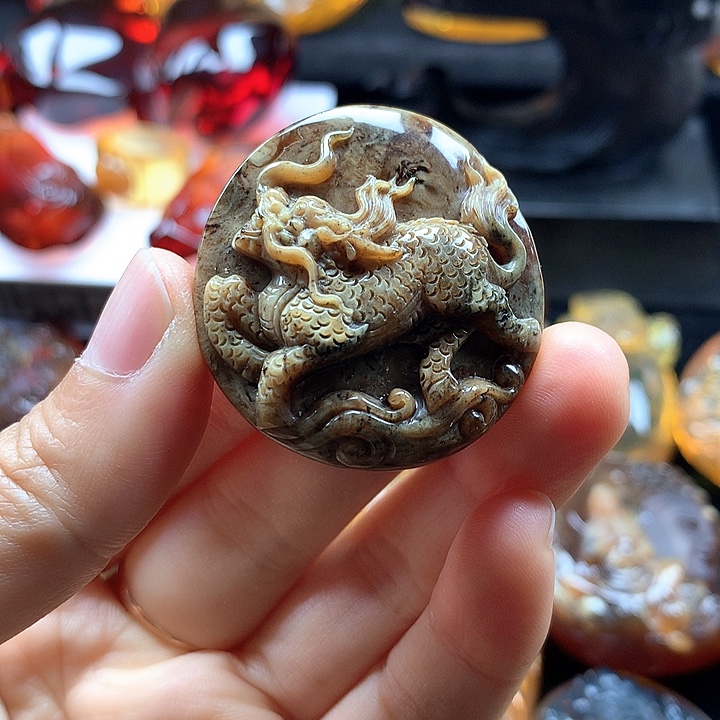 琥珀未镶嵌裸石麒麟吊坠