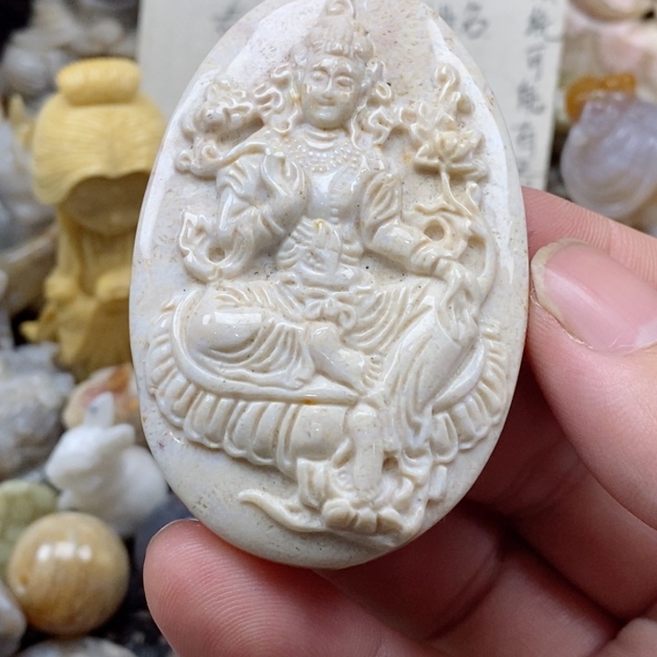 颈饰未镶嵌硅化珊瑚（珊瑚玉）