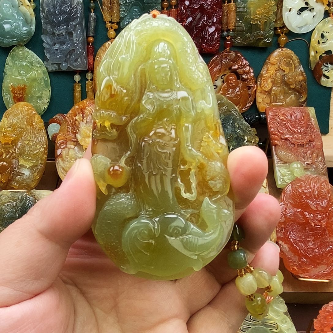 蛇纹石玉未镶嵌颈饰福利观音