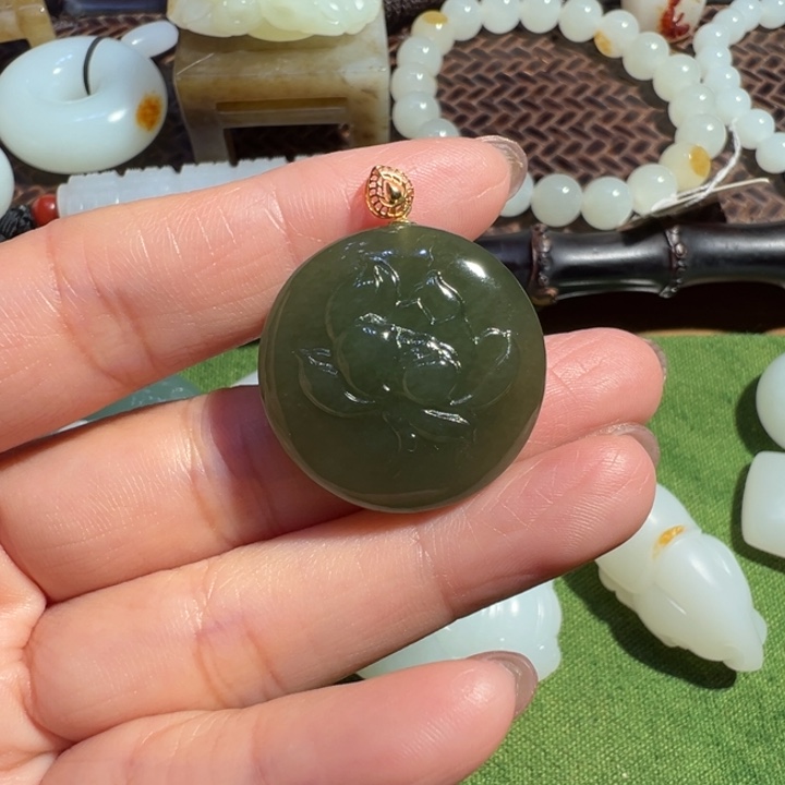 和田玉18K金镶嵌颈饰