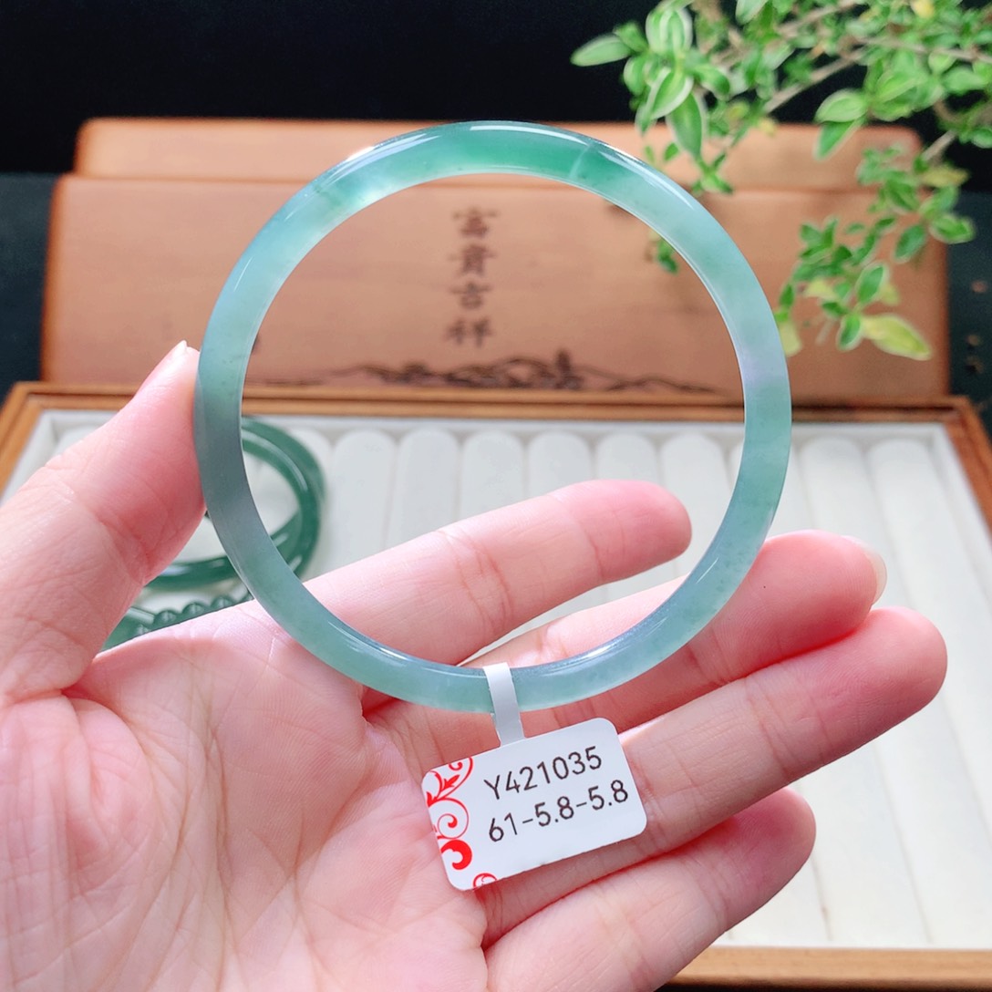 未镶嵌手镯（圆镯）翡翠