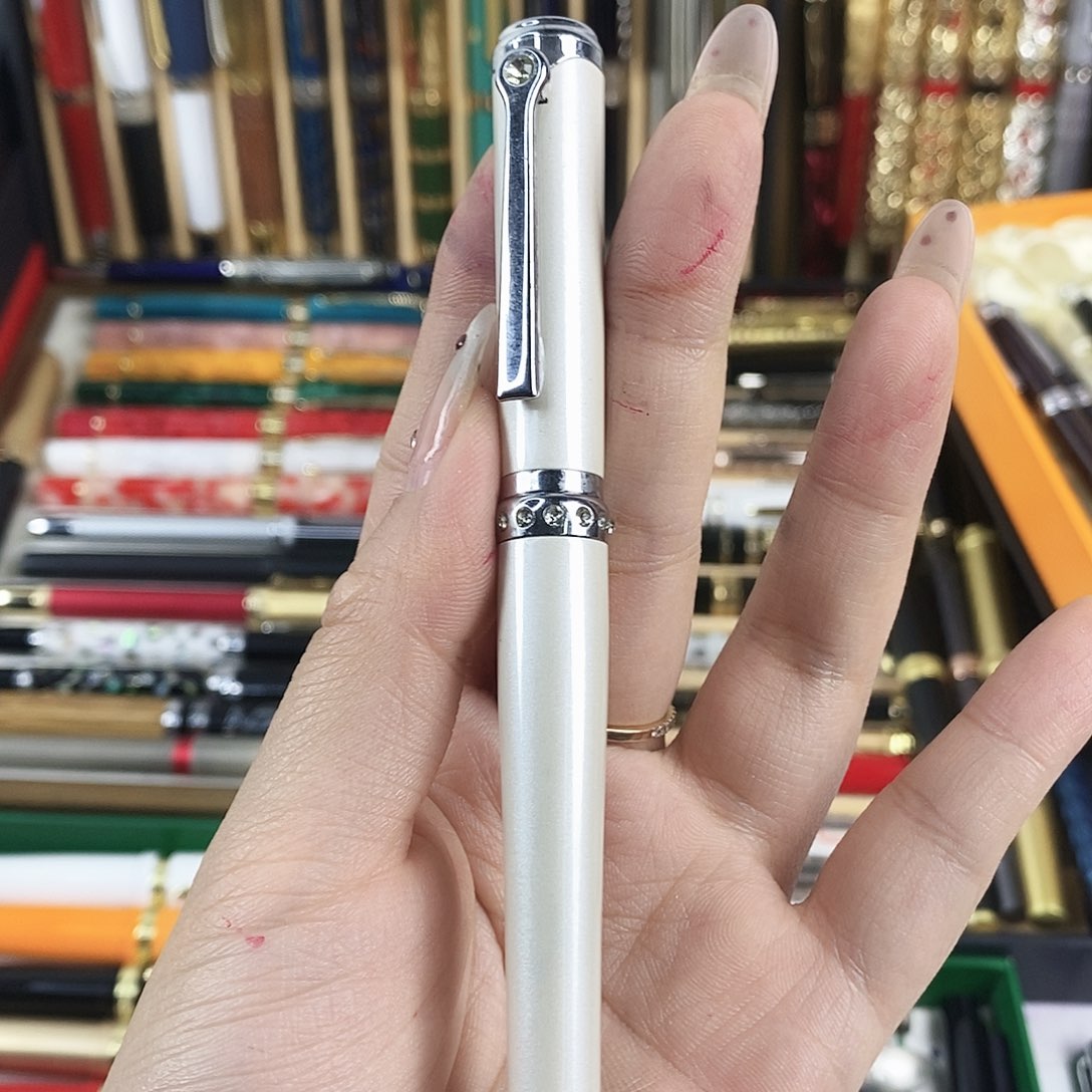 便携式鳄鱼珍珠白F