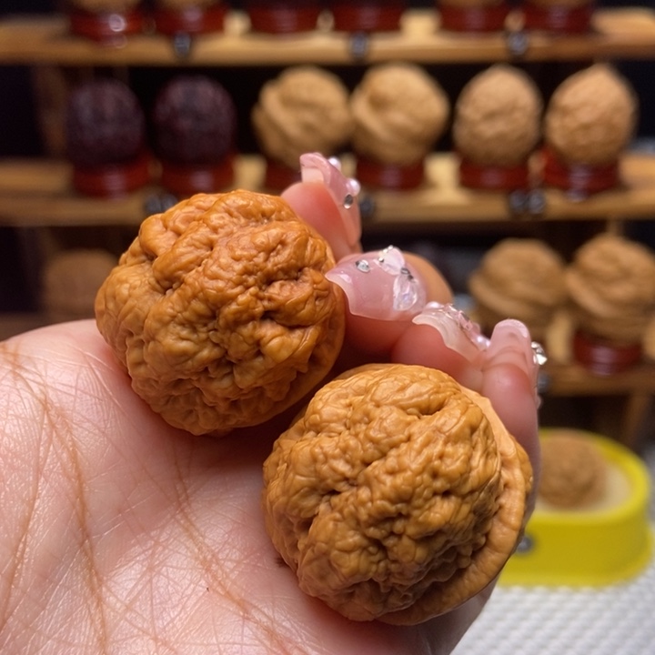 文玩核桃吊坠血舍利6