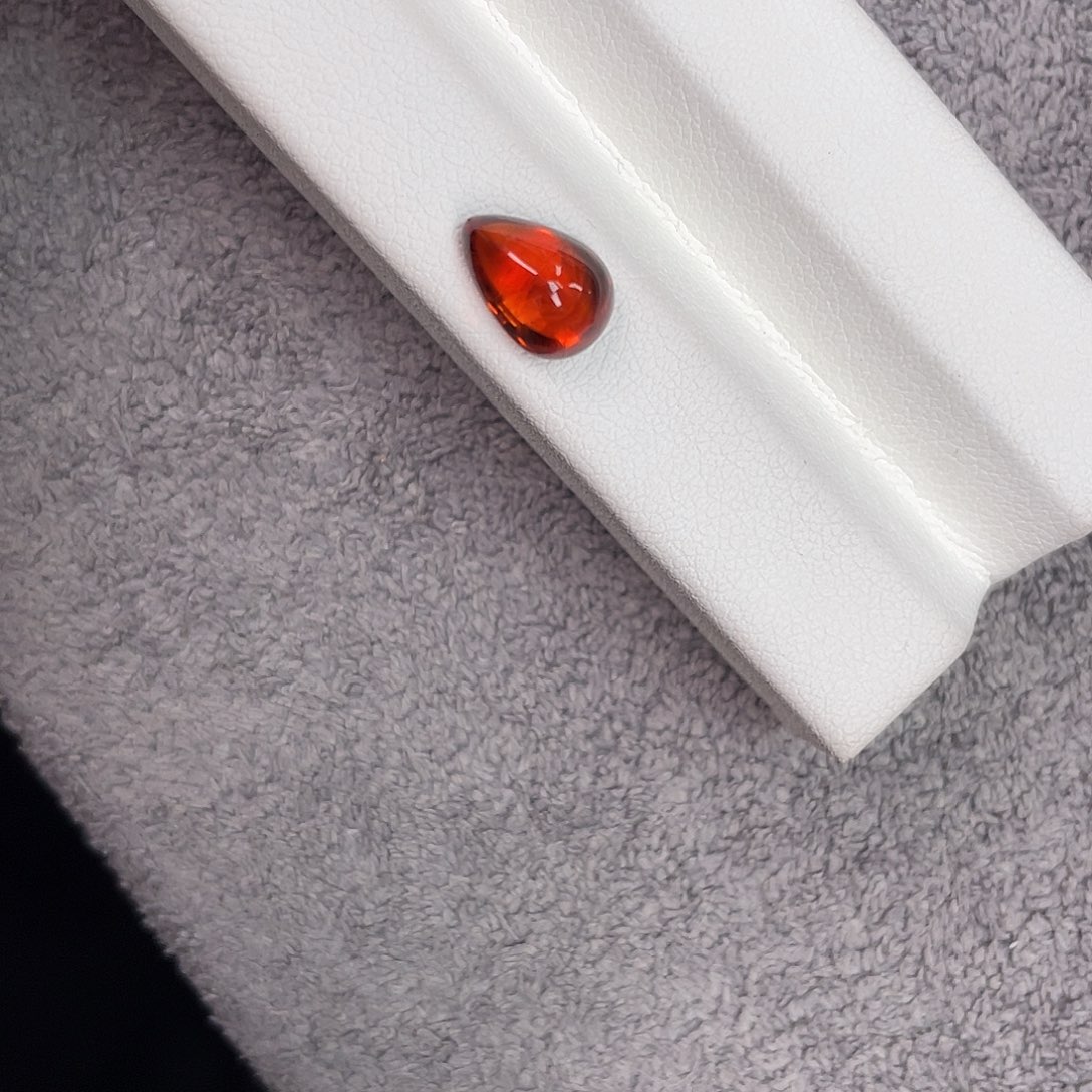 石榴石（芬达石）裸石未镶嵌3.57Ct。  