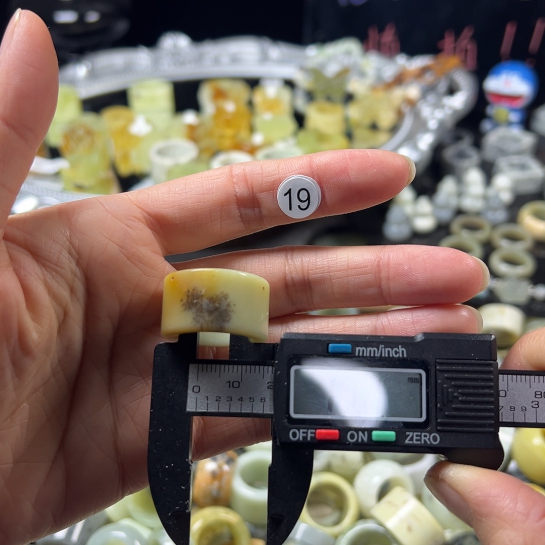 蛇纹石玉未镶嵌戒指