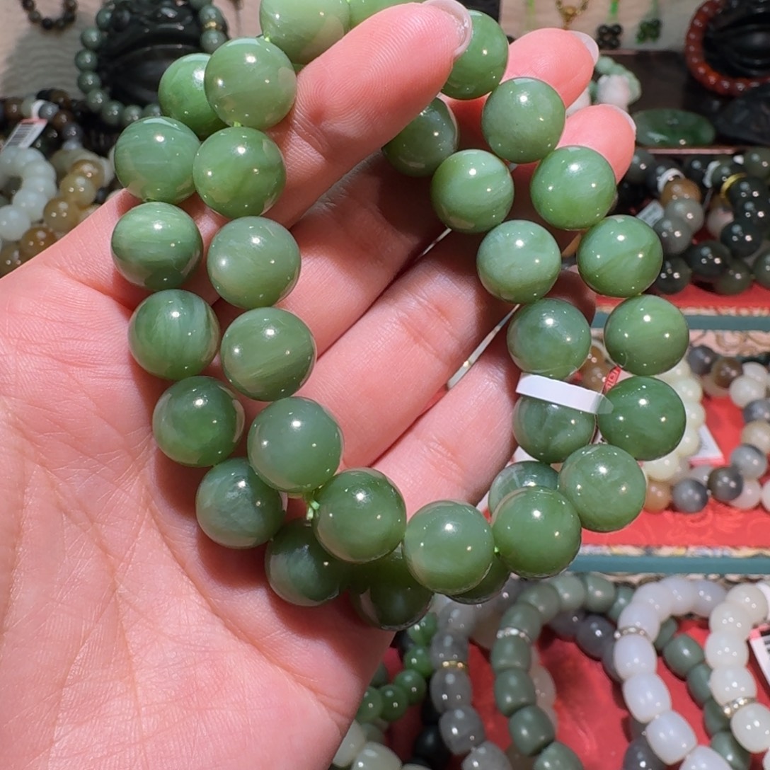 巧***姐和田玉未镶嵌手链