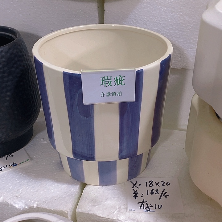 紫砂花盆多肉瑕疵盆有孔。