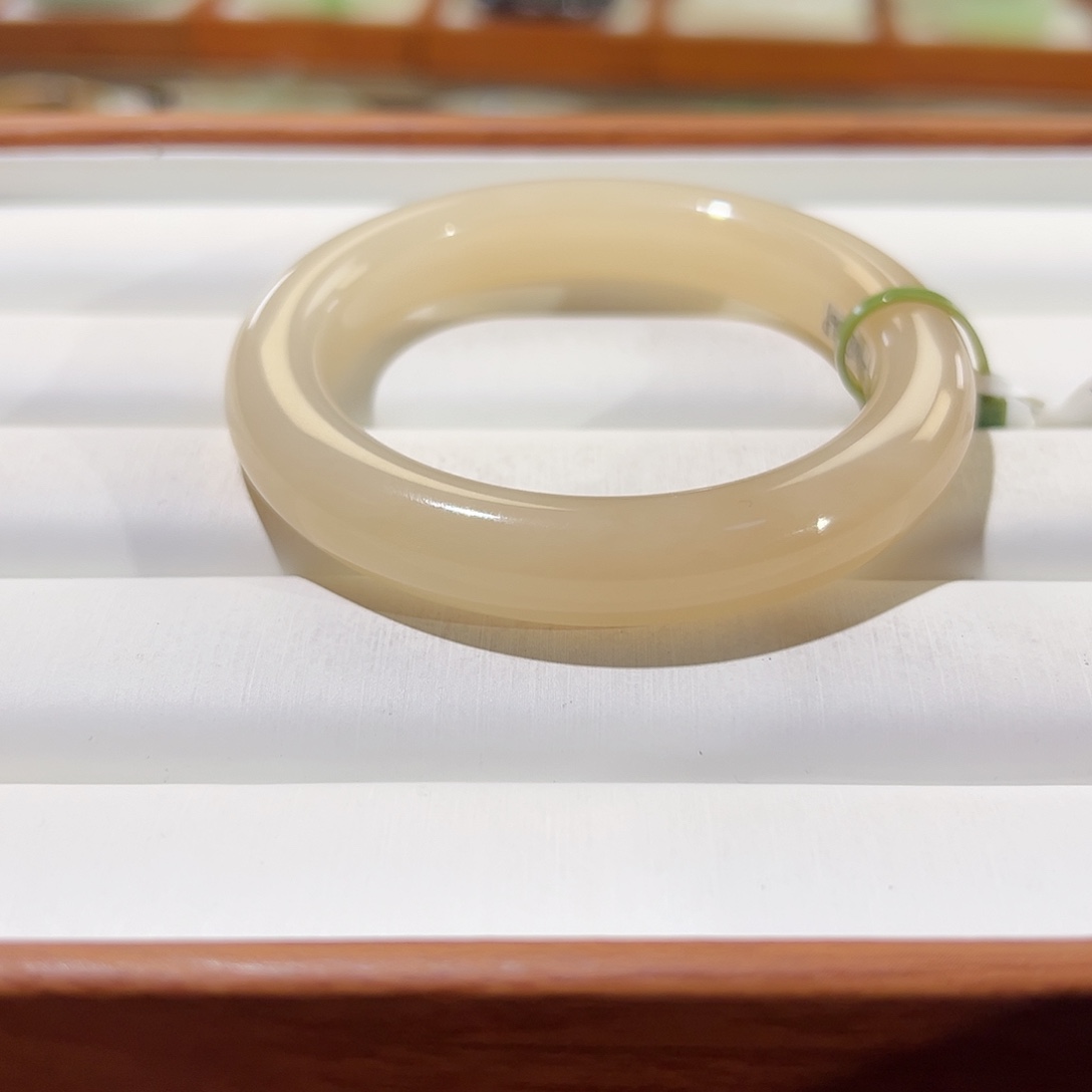 和田玉手镯未镶嵌茄*子