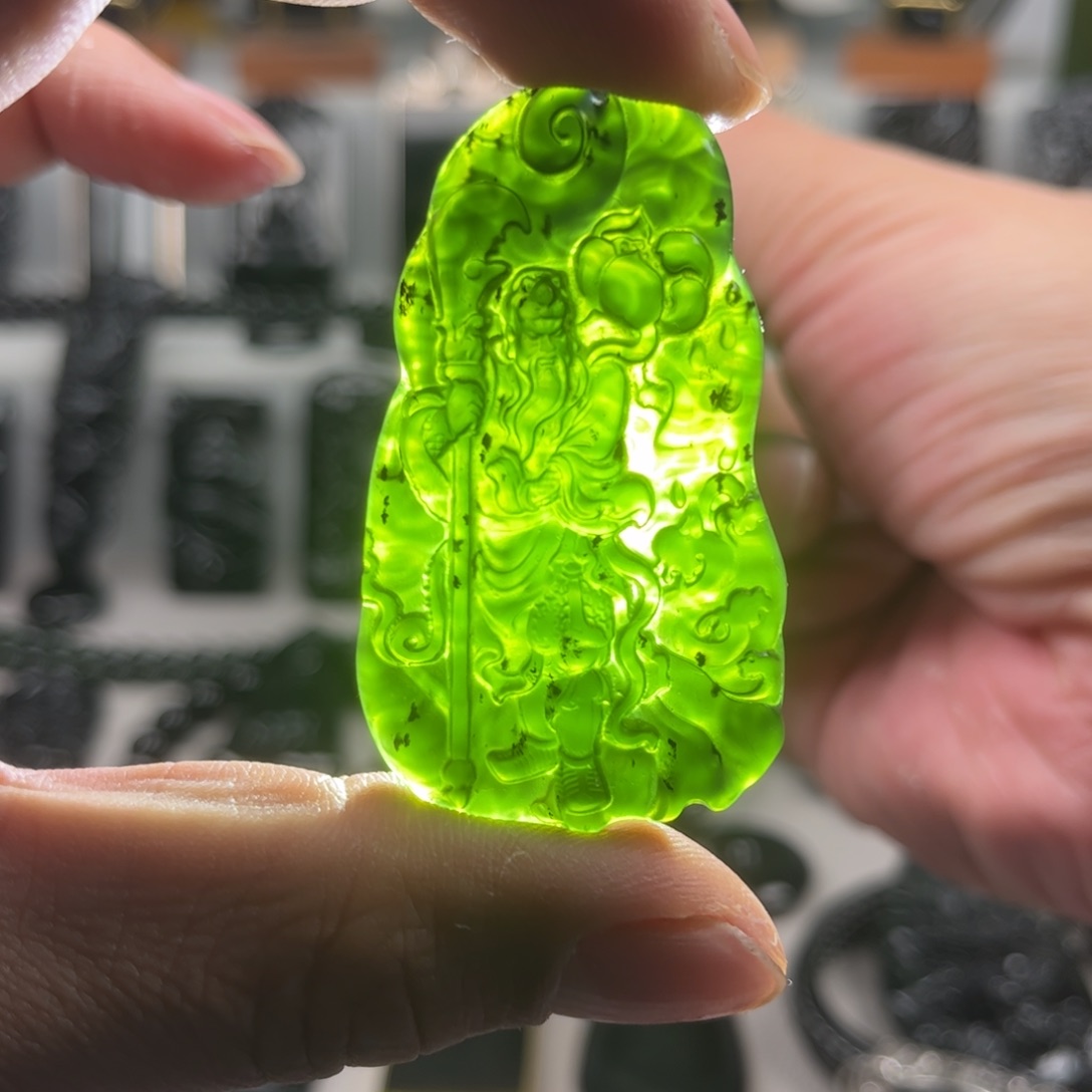 蛇纹石玉颈饰合金