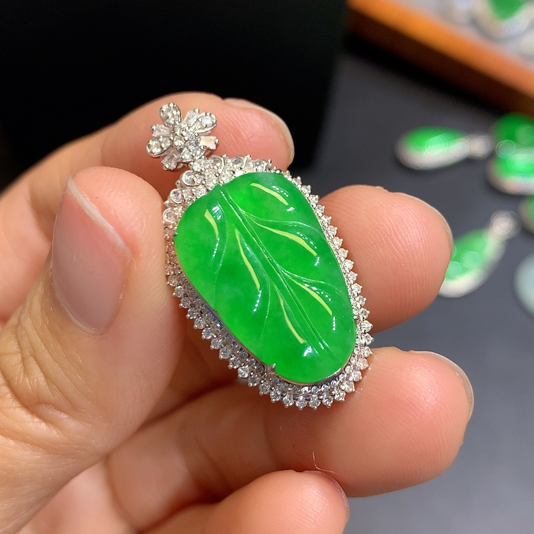 翡翠吊坠(不含链)18K金镶嵌