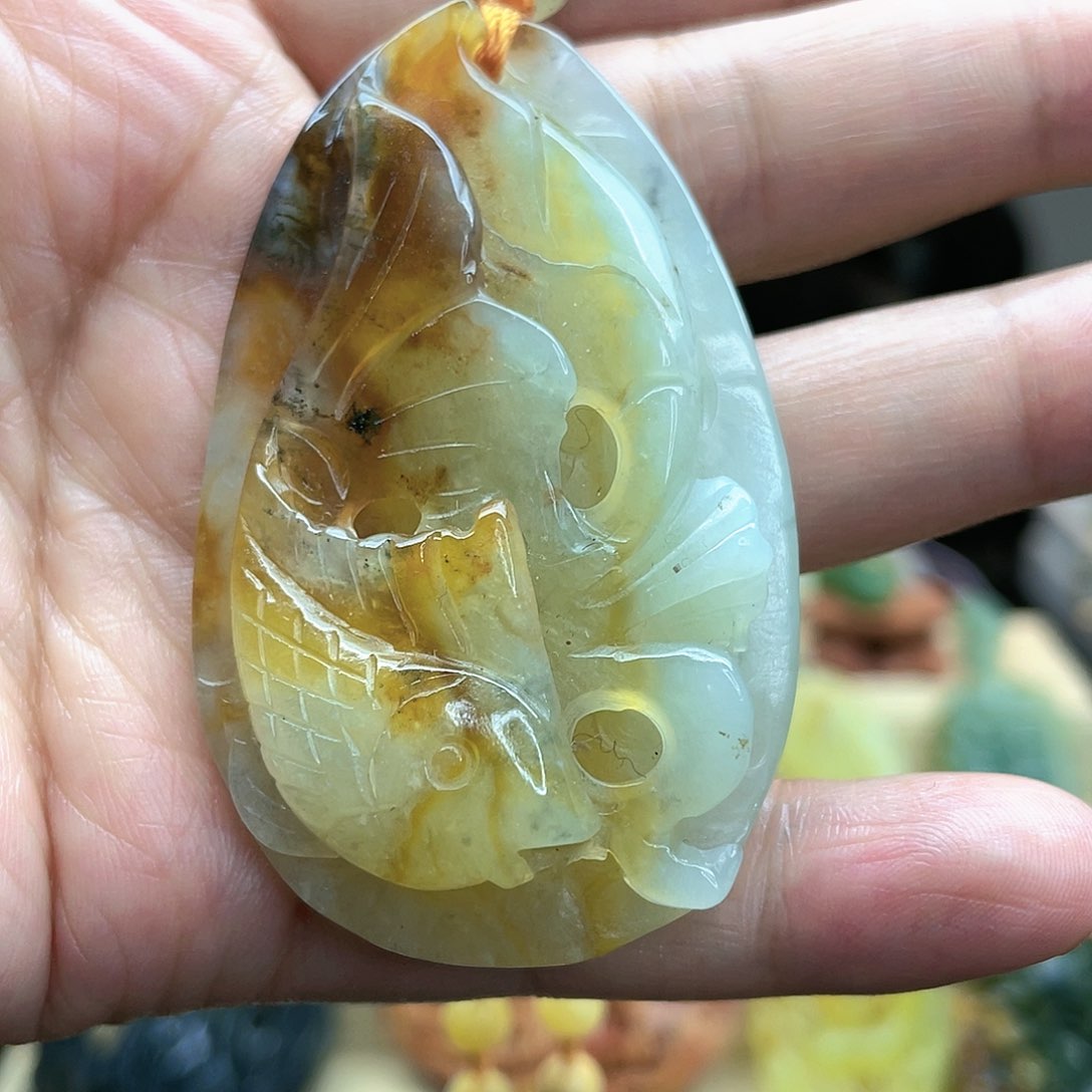 蛇纹石玉颈饰未镶嵌