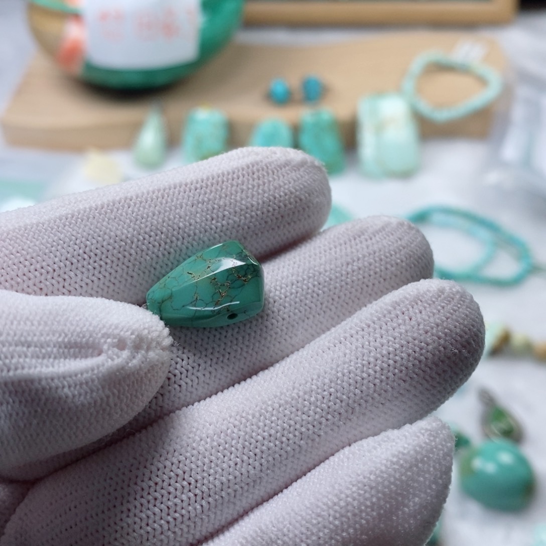 绿松石颈饰未镶嵌