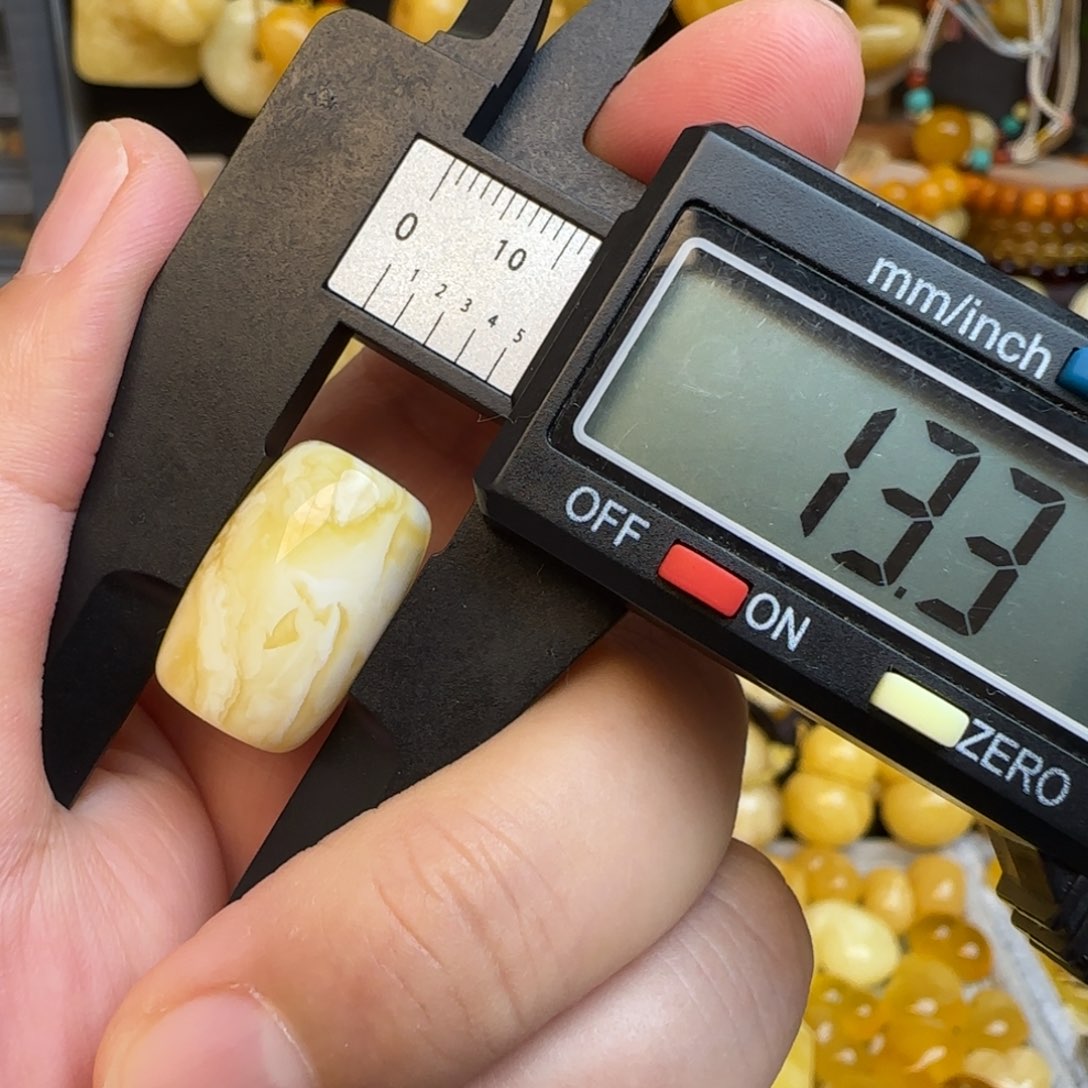 琥珀未镶嵌吊坠(不含链)天然俄料瓷白妖花蜜蜡桶珠