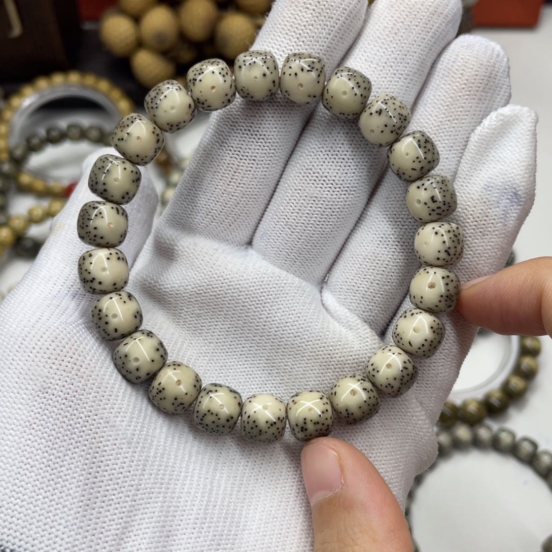 星月菩提手串明****房10mm 绿包白大眼