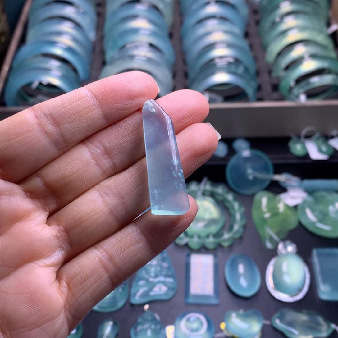 蛇纹石玉未镶嵌吊坠