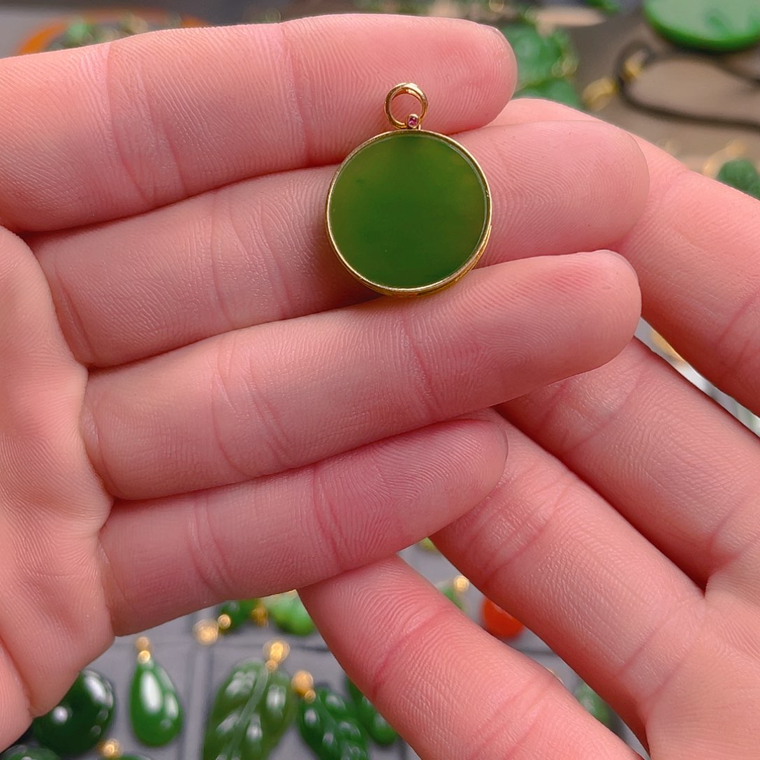 和田玉（碧玉）吊坠(不含链)18K金镶嵌1200