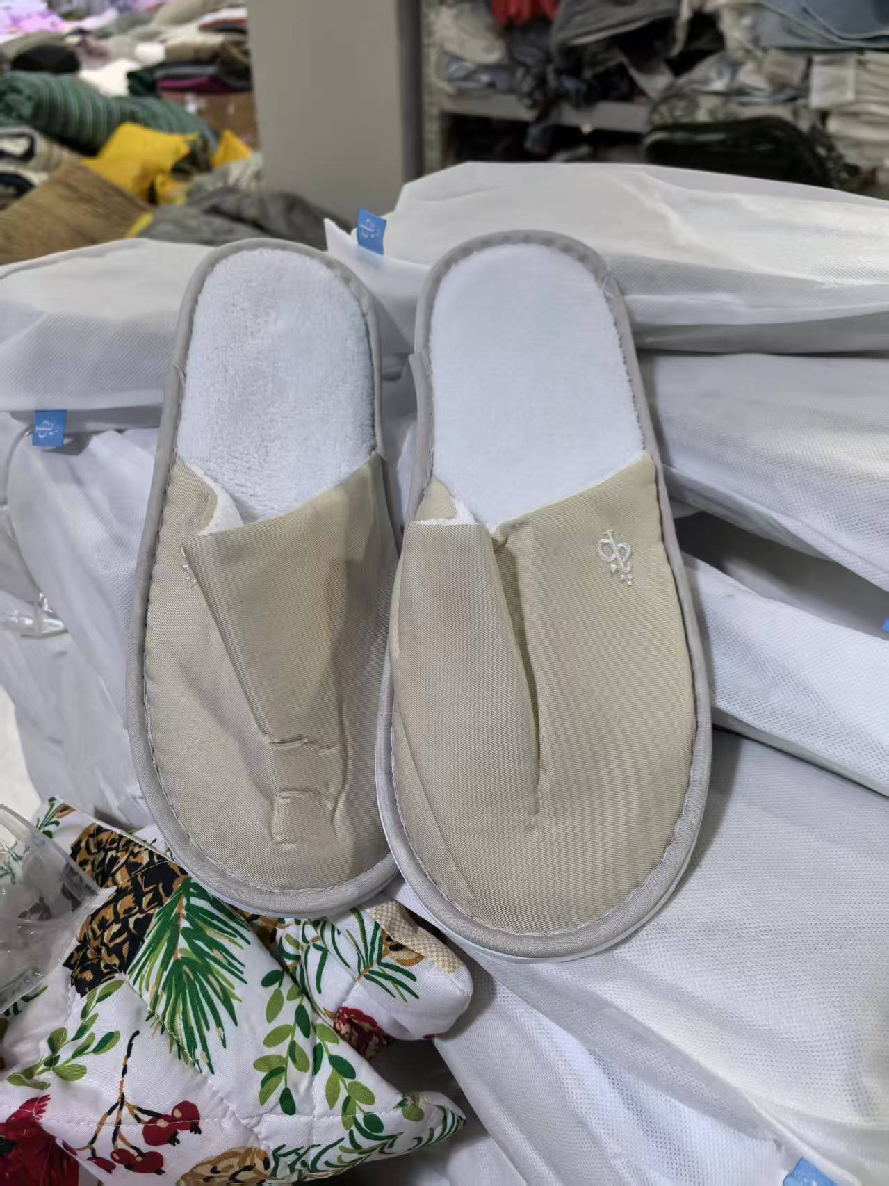 《厚广家》3楼卡其色均码酒店加绒加厚拖鞋 发3双