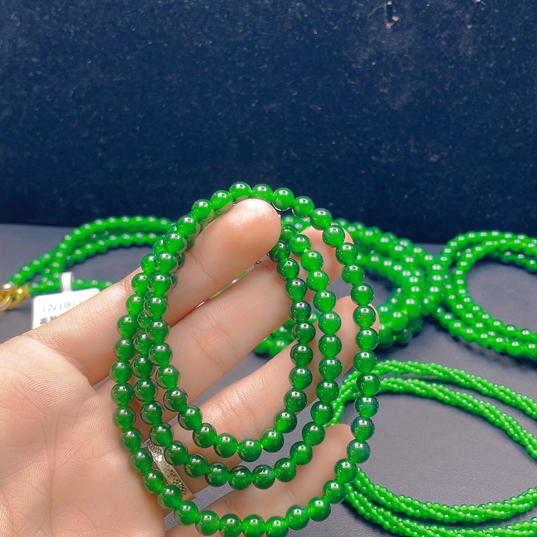 翡翠未镶嵌项链    