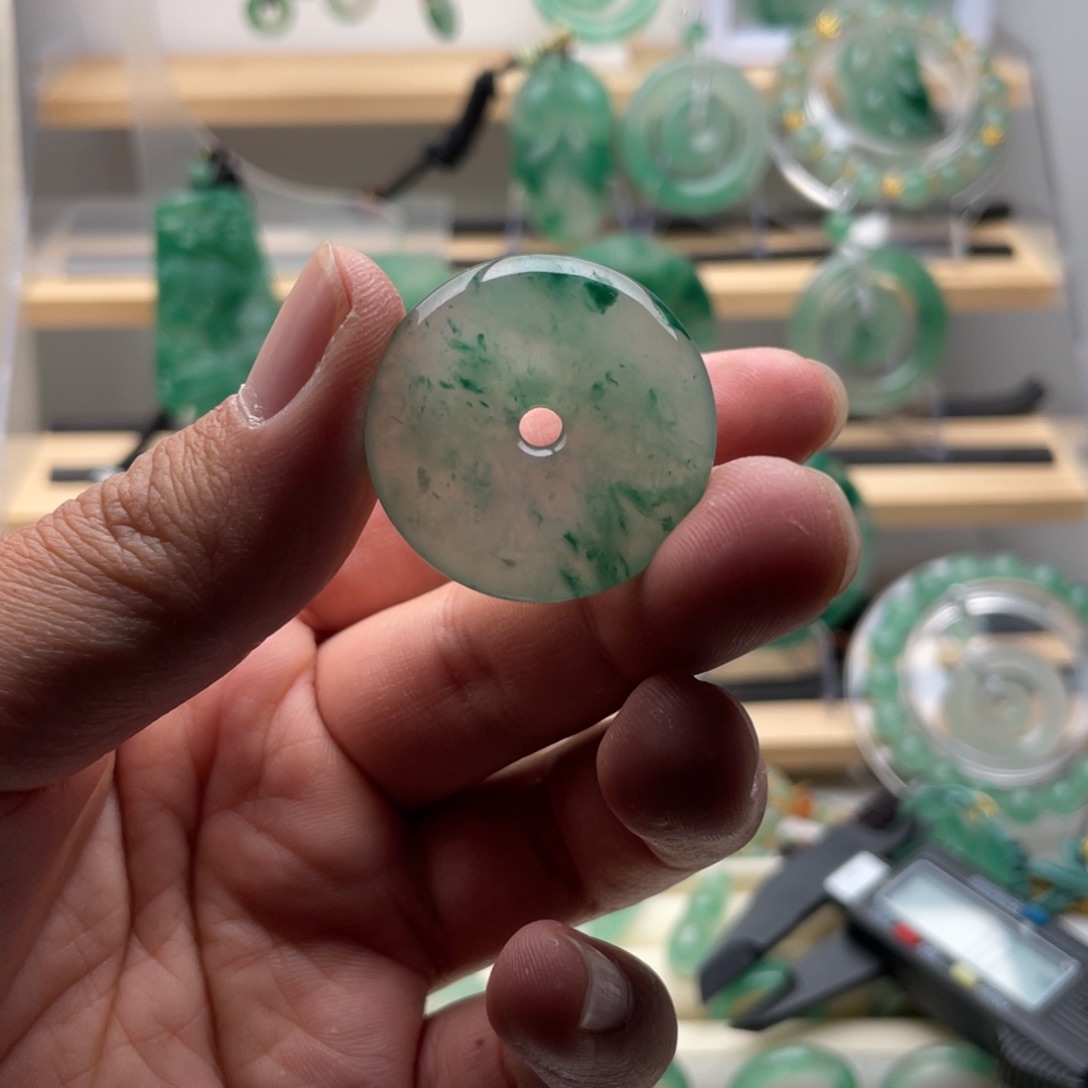 石英质玉未镶嵌颈饰