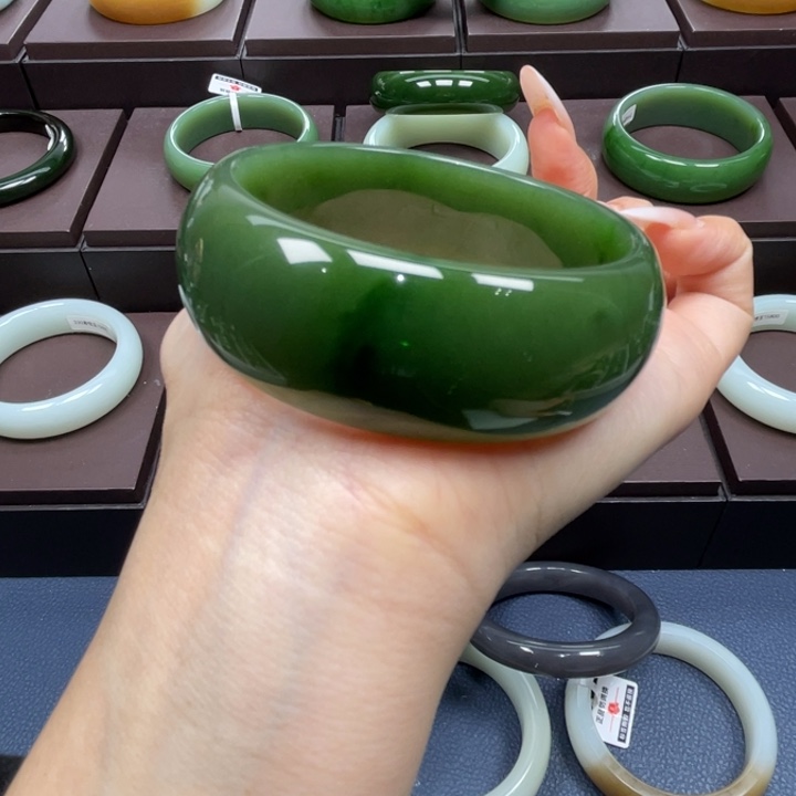 和田玉未镶嵌手镯