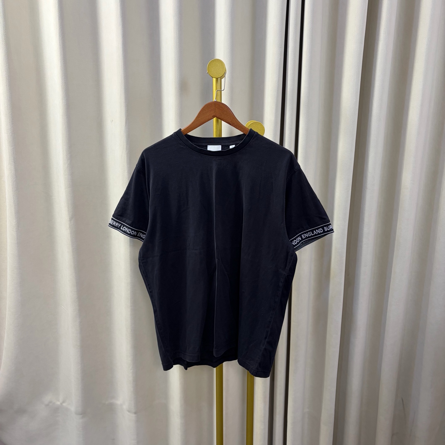 99新 BURBERRY/博柏利 袖口满印黑色短袖 s码 99新