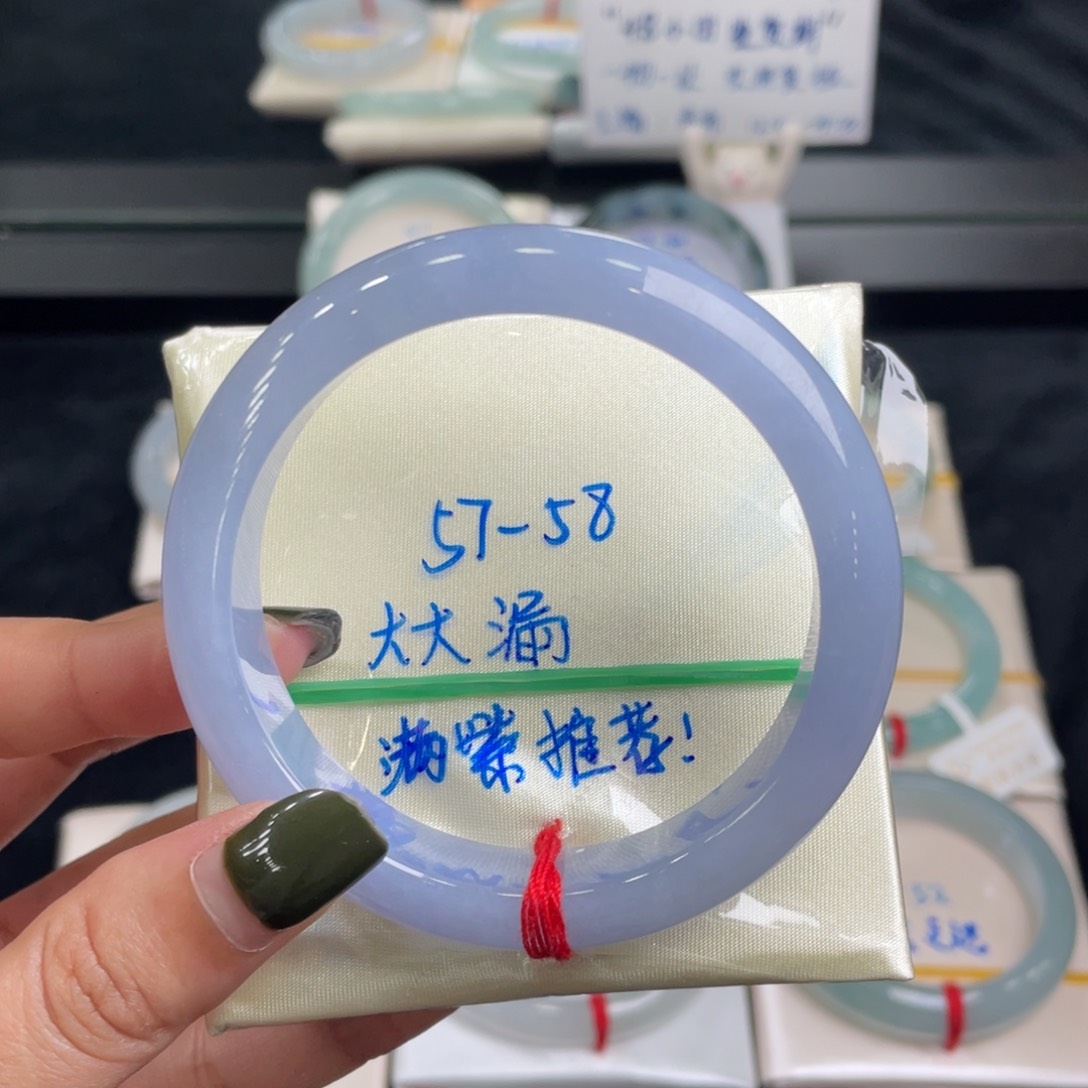 翡翠手镯未镶嵌翡翠手镯