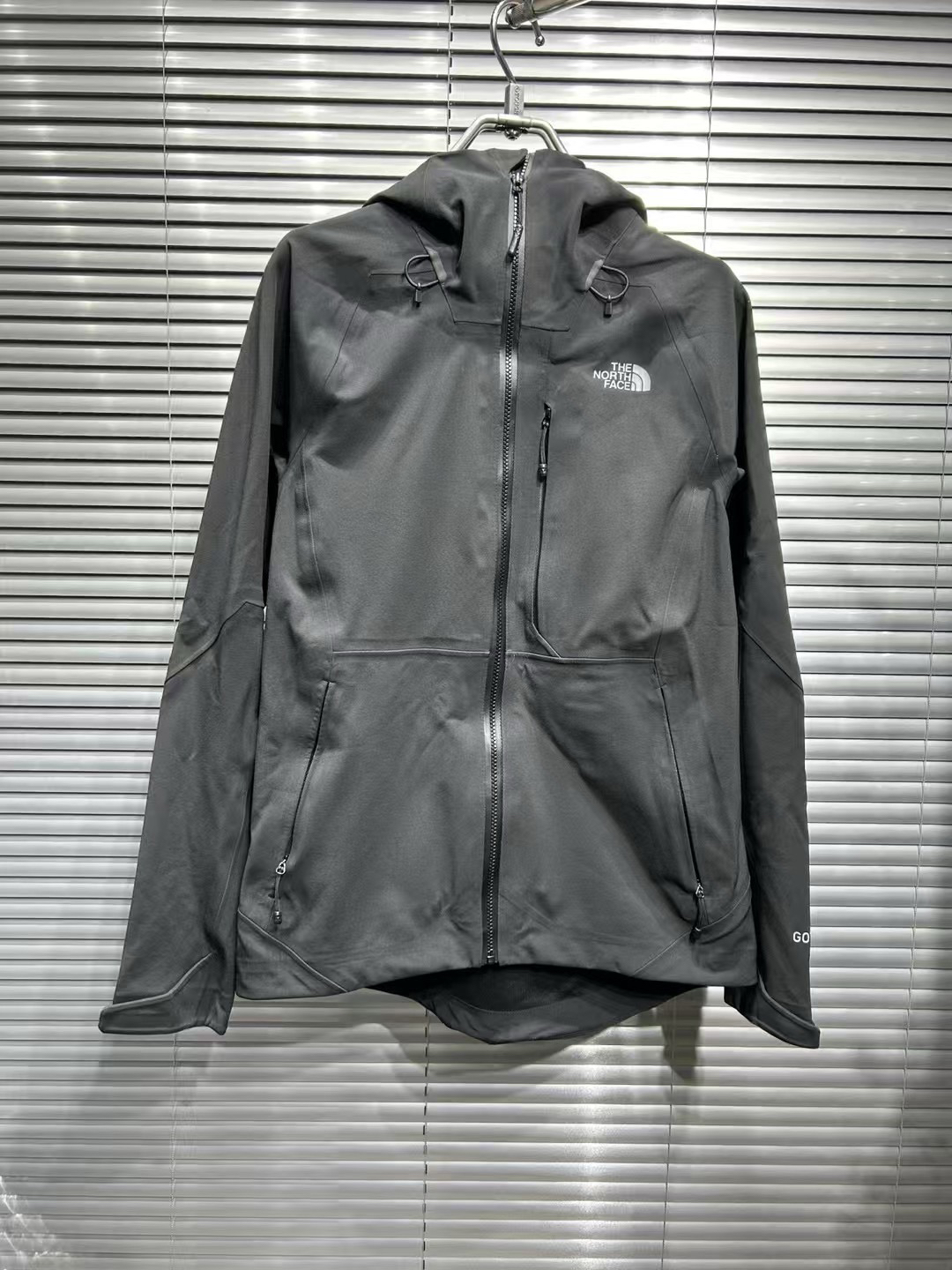 95新 THE NORTH FACE/北面 户外系列黑色多拉链冲锋衣 s码