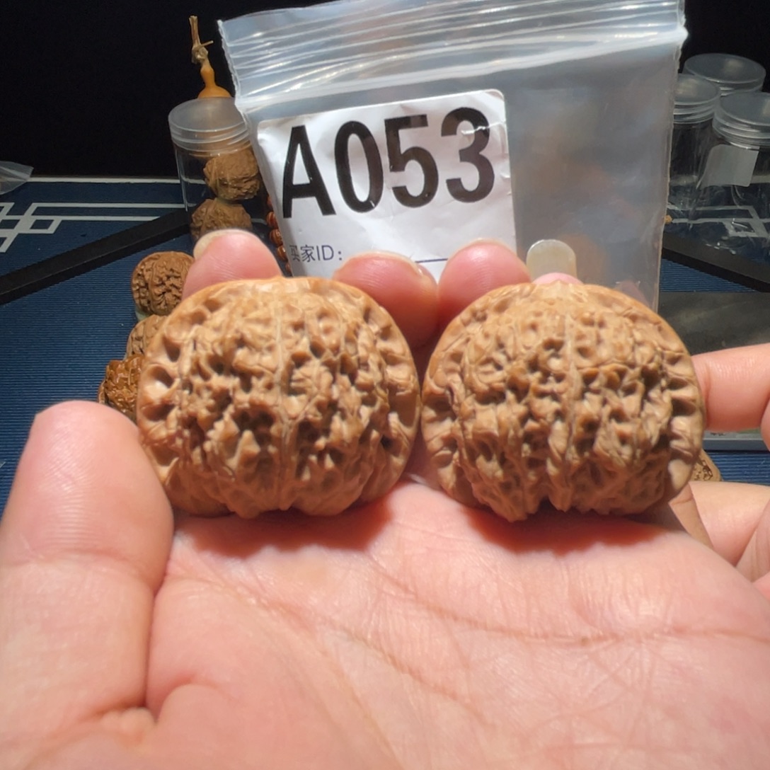 文玩核桃把件血麒麟40