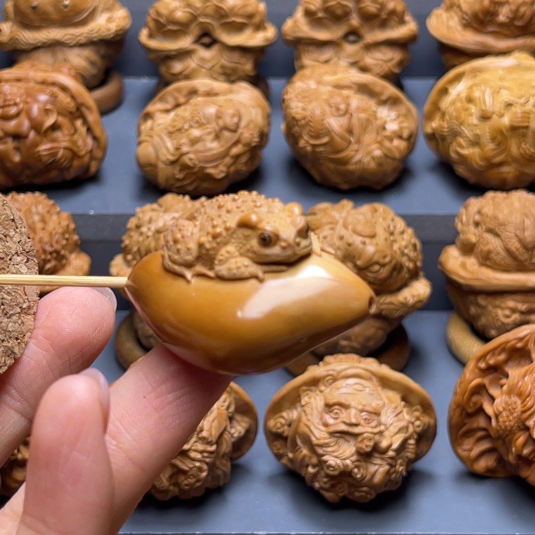 Y***。印尼橄榄核小金蟾