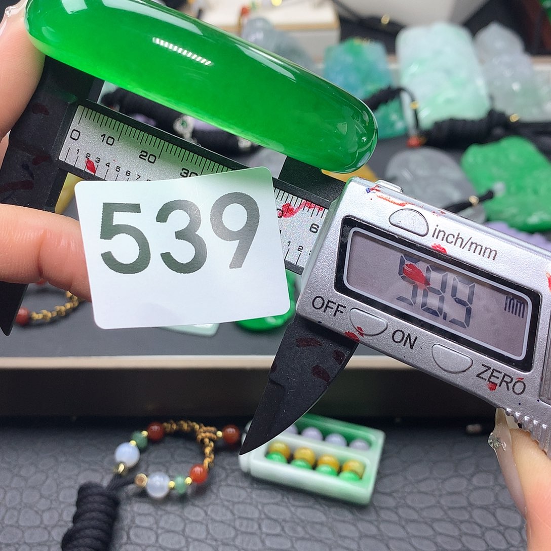 翡翠吊坠(赠链)未镶嵌