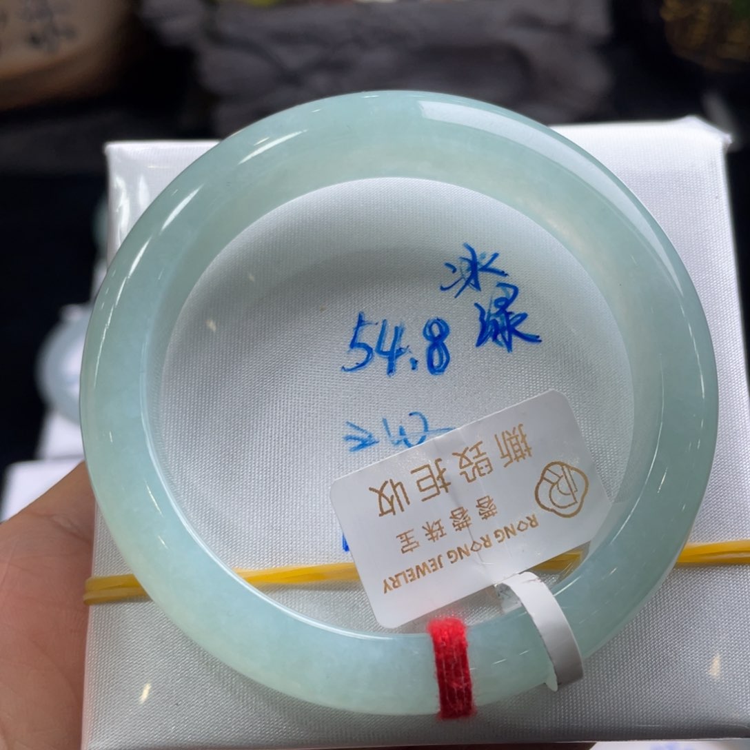 翡翠手镯未镶嵌翡翠手镯