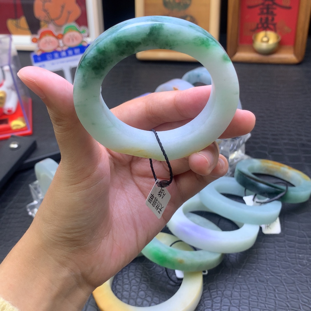 定制翡翠未镶嵌翡翠手镯