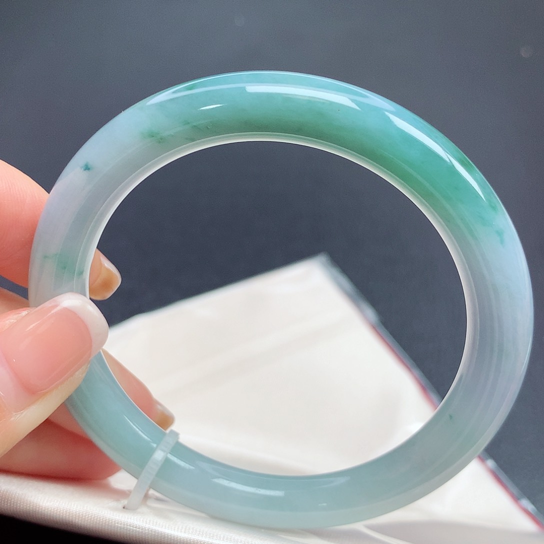 翡翠手镯（圆镯）未镶嵌05n n n n n n n n