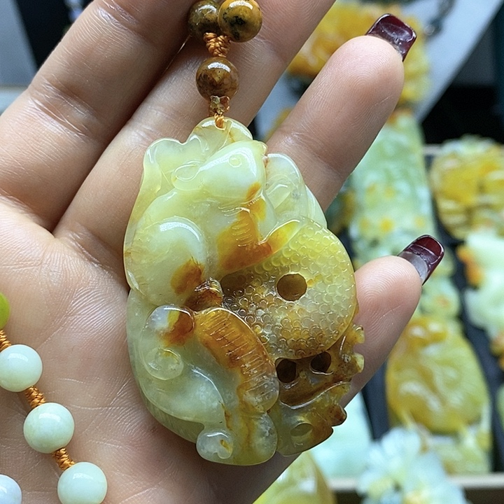 蛇纹石玉挂件未镶嵌