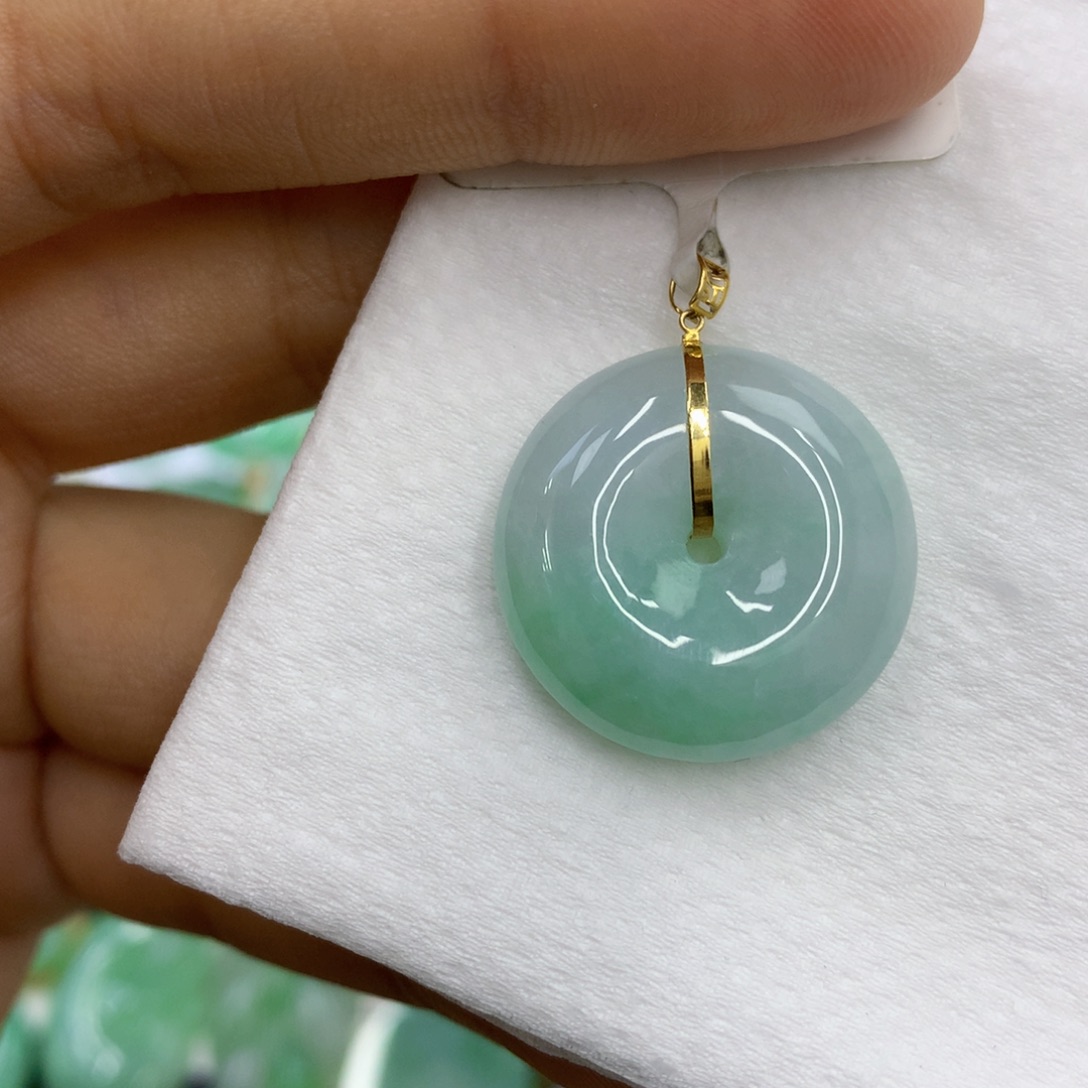 翡翠18K金镶嵌颈饰翡翠