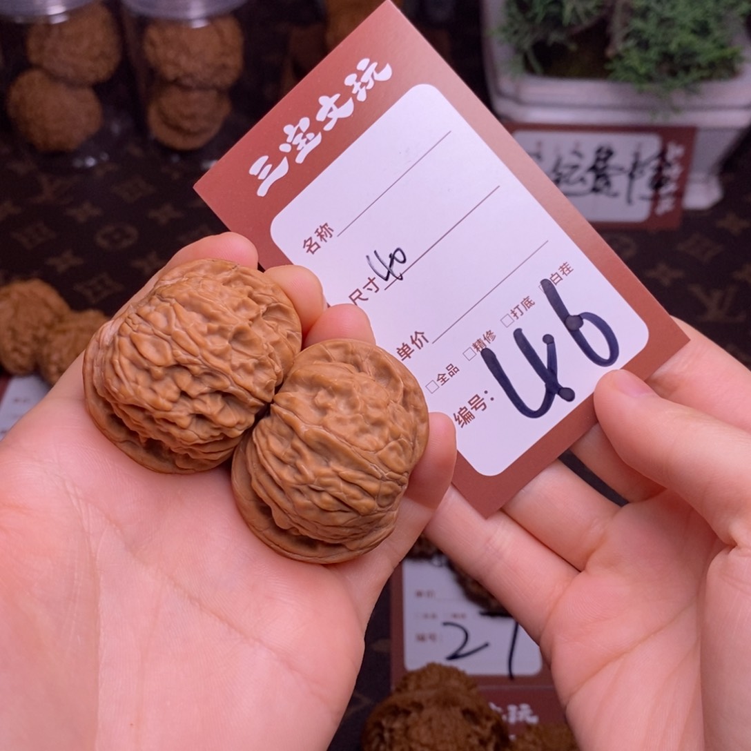 文玩核桃把件40蝴蝶磨46