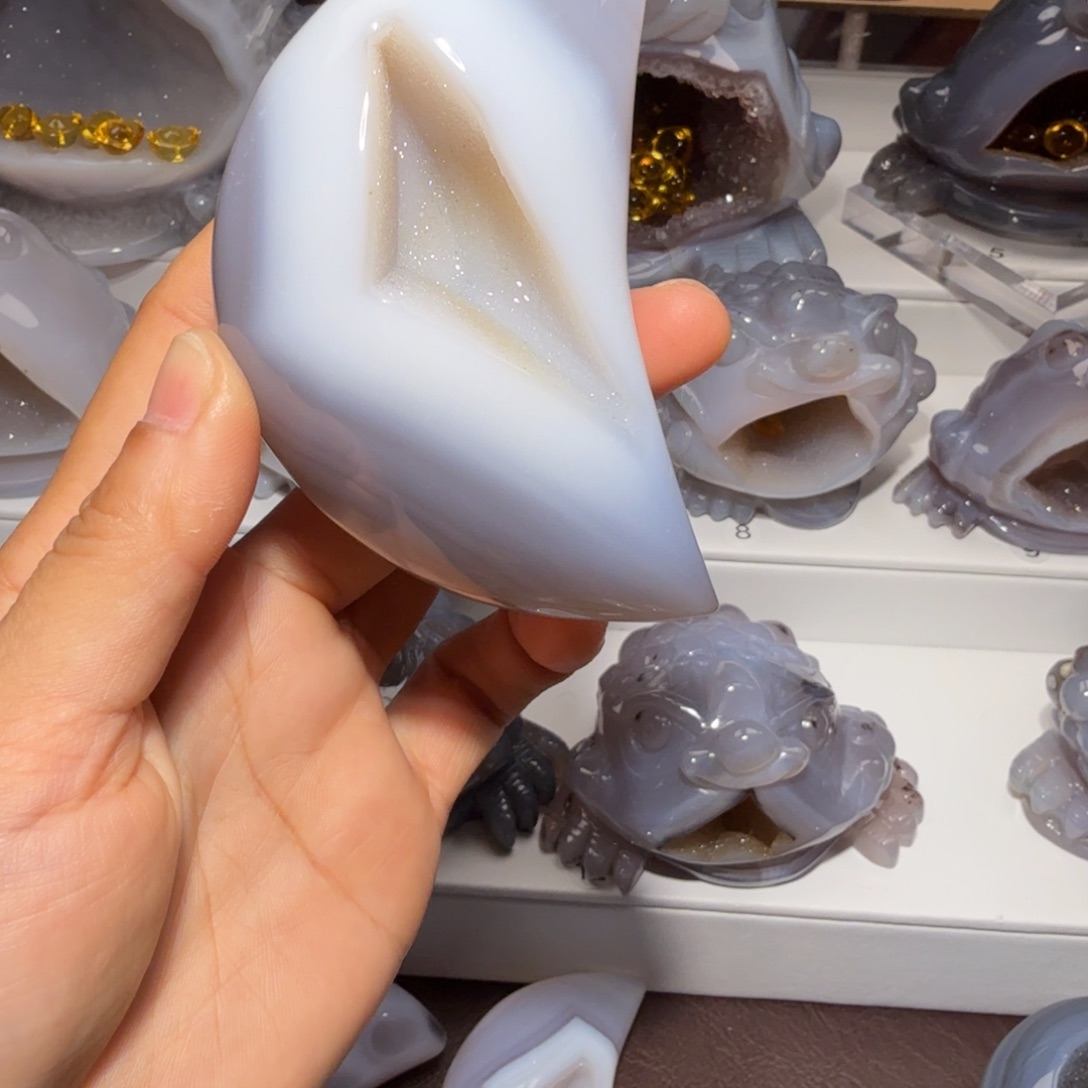 郑***陌玛瑙/玉髓未镶嵌摆件