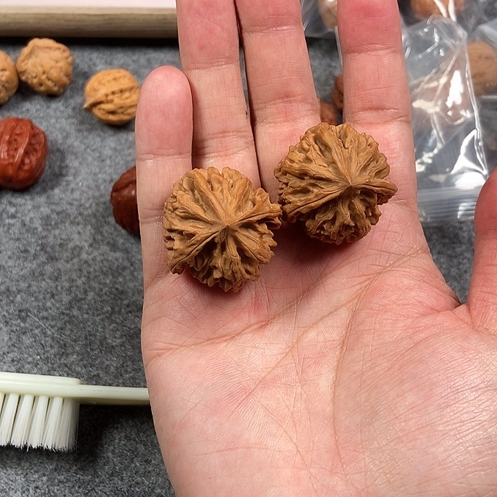 文玩核桃吊坠88盘山三棱