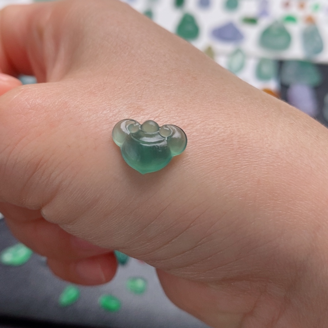 定制翡翠未镶嵌如意