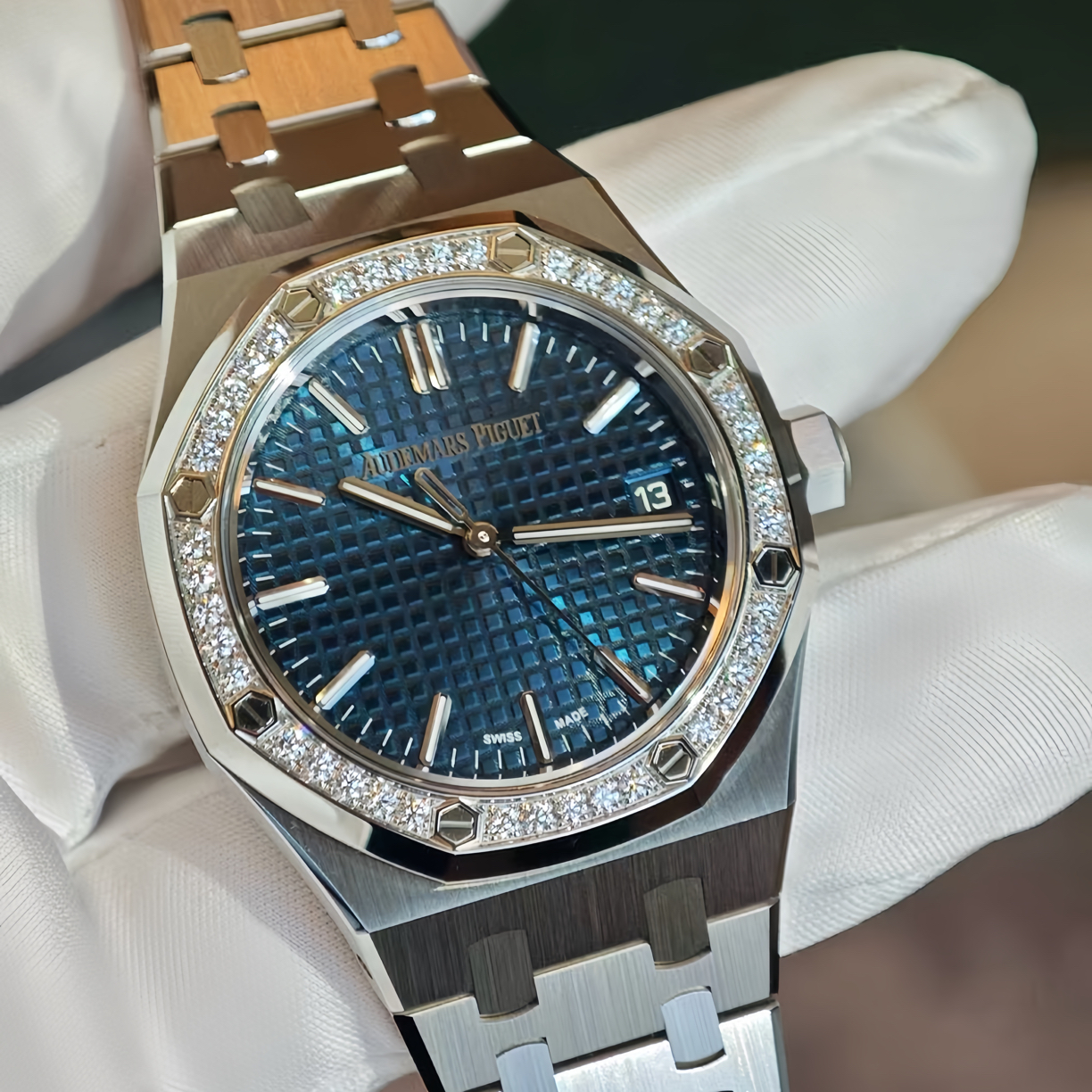 99新 Audemars Piguet/爱彼 15551st圈钻蓝钢 23年单表标长带老徐