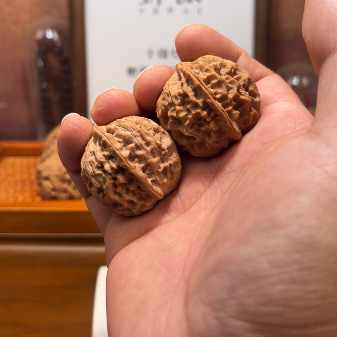 文玩核桃吊坠黄松峪元宝Q6114