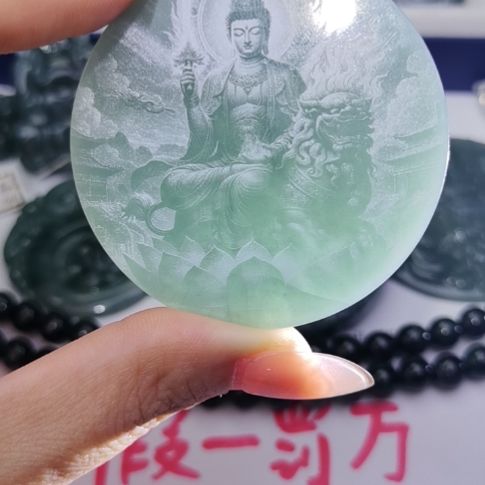 翡翠颈饰未镶嵌天然的A货翡翠