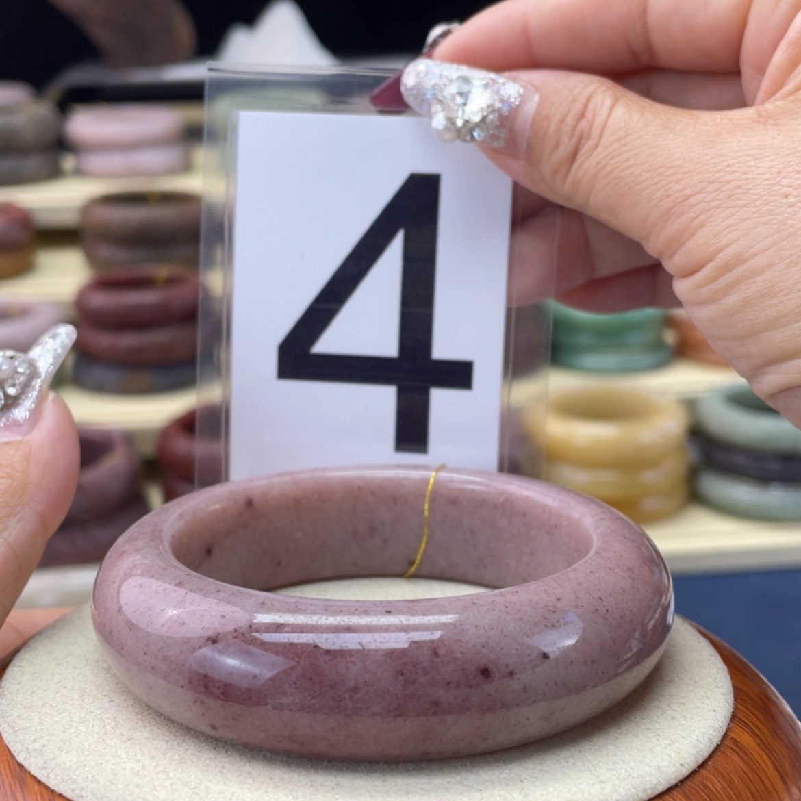 【闪购商品】石英质玉手镯未镶嵌