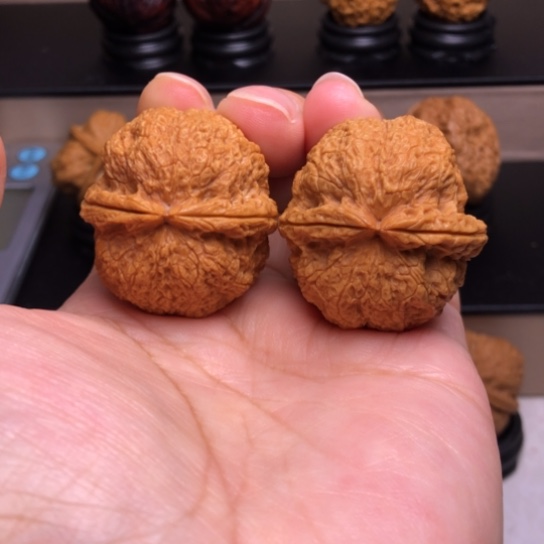 文玩核桃把件鱼子纹绣球56